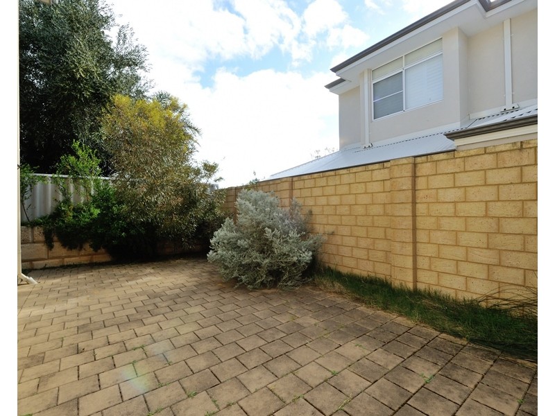 8 Weld Street, Rockingham WA 6168