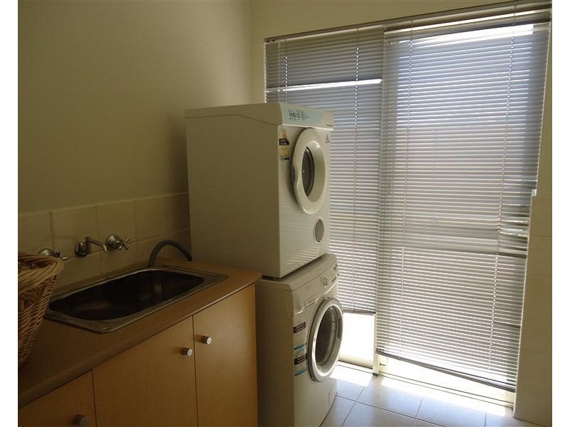 8 Weld Street, Rockingham WA 6168