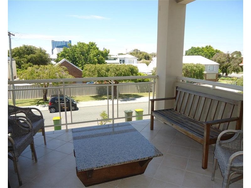 8 Weld Street, Rockingham WA 6168