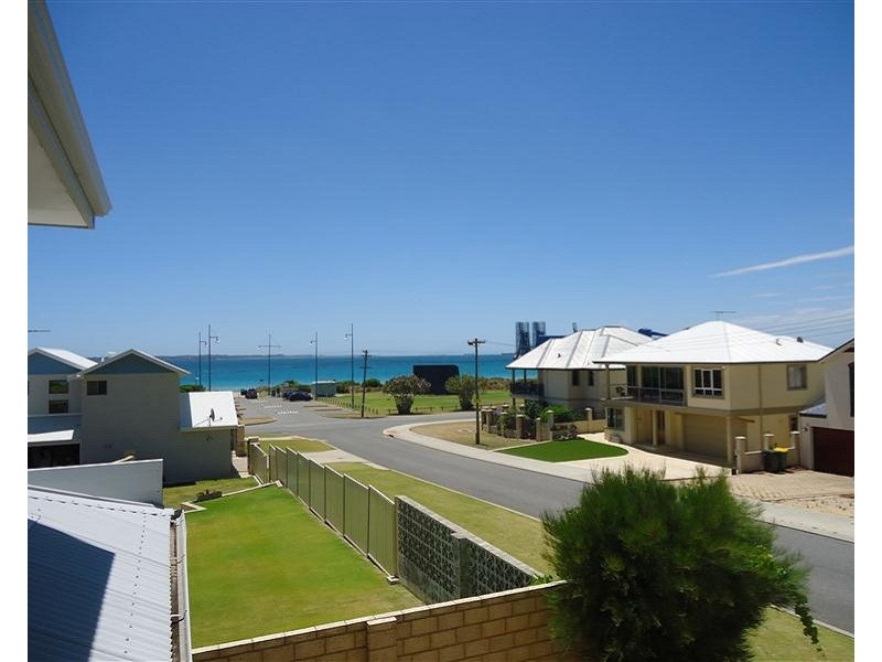 8 Weld Street, Rockingham WA 6168