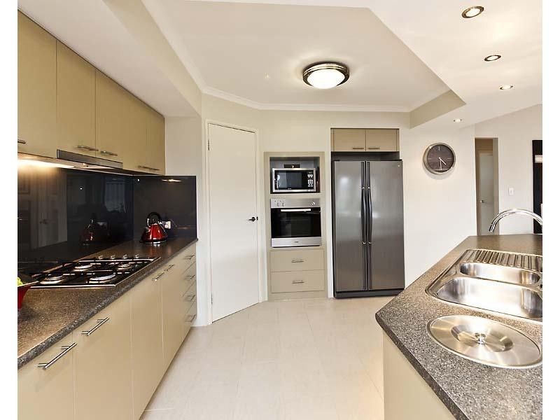 15 Tangier Parkway, Port Kennedy WA 6172