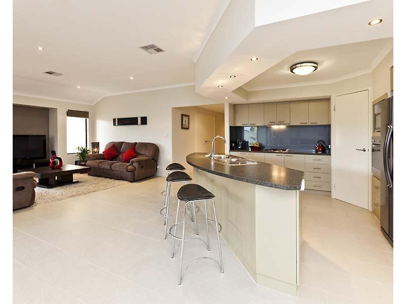 15 Tangier Parkway, Port Kennedy WA 6172