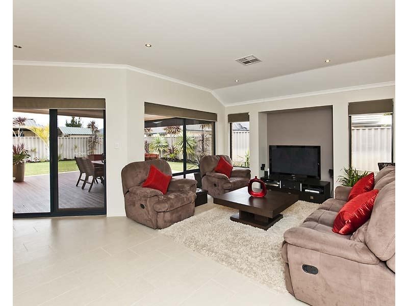 15 Tangier Parkway, Port Kennedy WA 6172