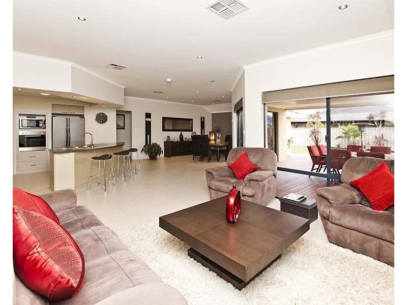 15 Tangier Parkway, Port Kennedy WA 6172