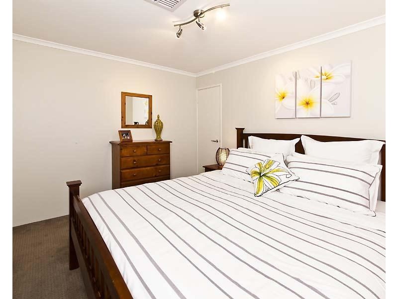 15 Tangier Parkway, Port Kennedy WA 6172