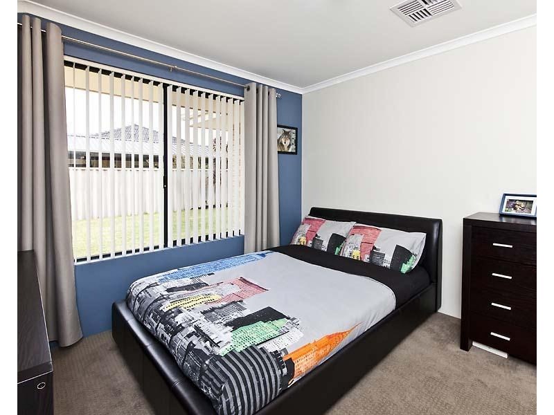 15 Tangier Parkway, Port Kennedy WA 6172