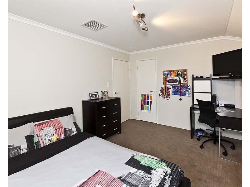 15 Tangier Parkway, Port Kennedy WA 6172