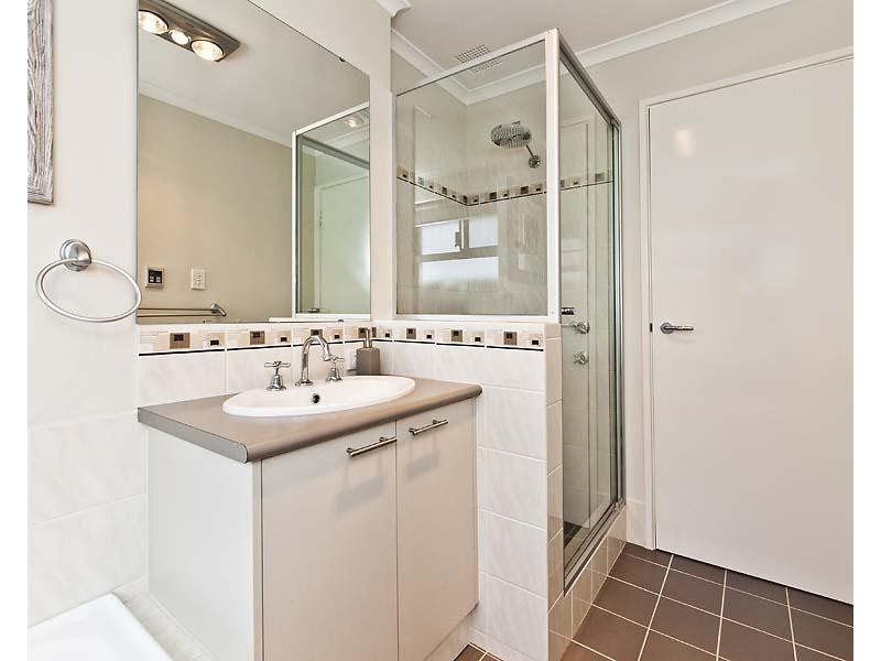 15 Tangier Parkway, Port Kennedy WA 6172