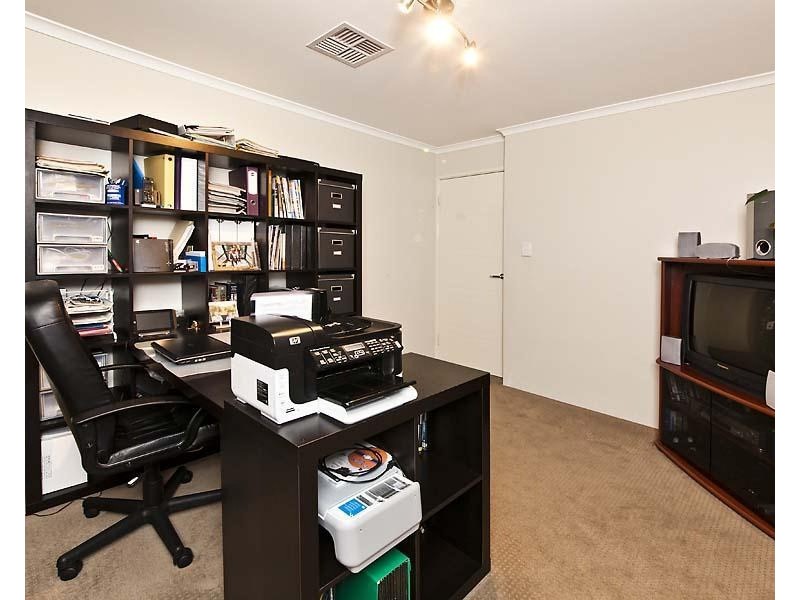 15 Tangier Parkway, Port Kennedy WA 6172