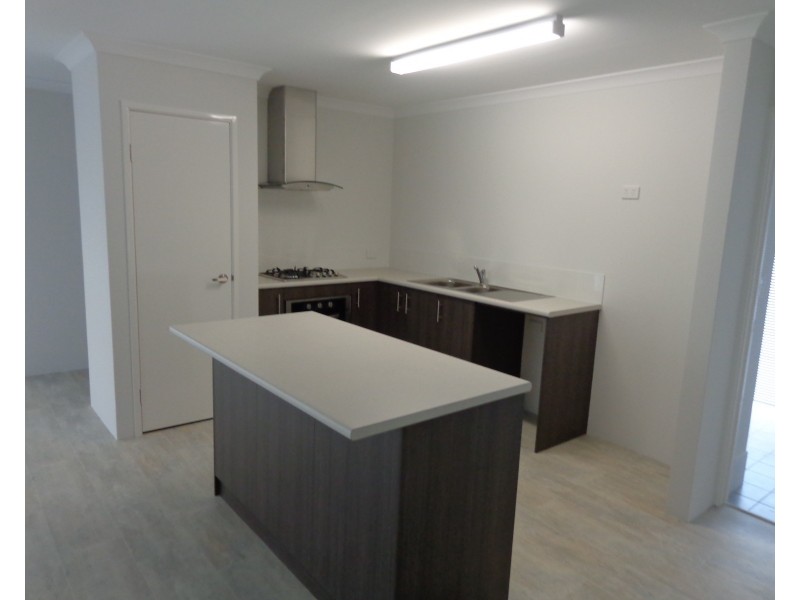 2 Herschel Way, Lakelands WA 6180