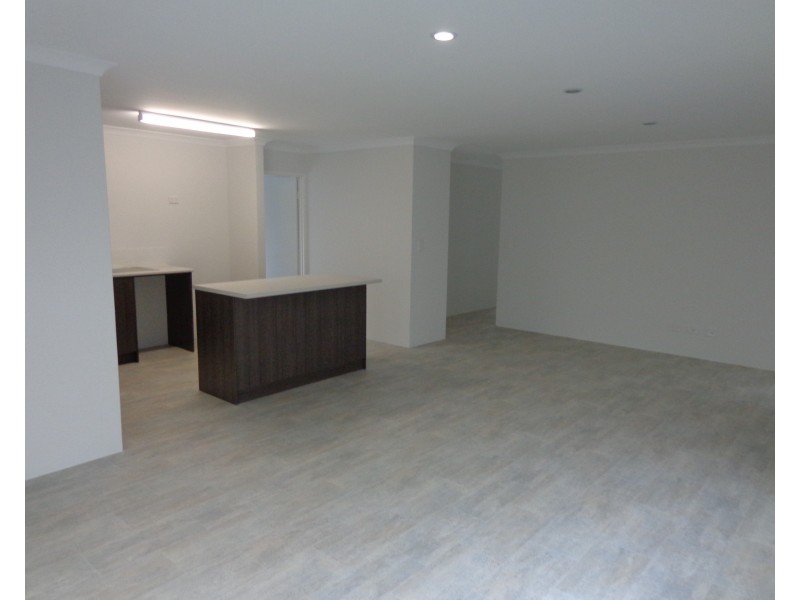 2 Herschel Way, Lakelands WA 6180