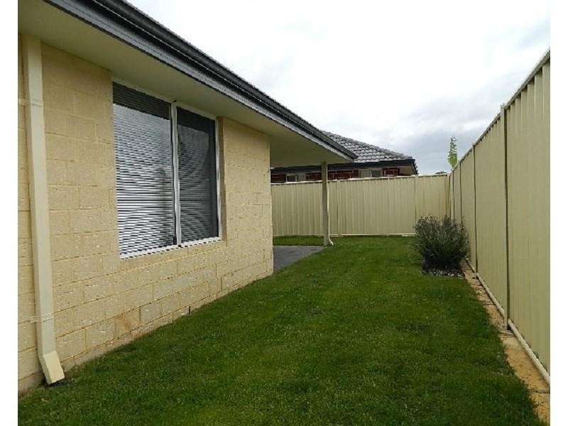 2 Herschel Way, Lakelands WA 6180