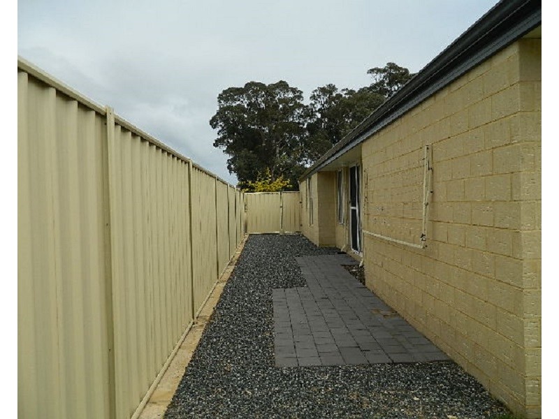 2 Herschel Way, Lakelands WA 6180