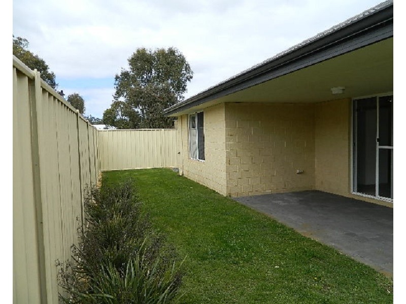 2 Herschel Way, Lakelands WA 6180