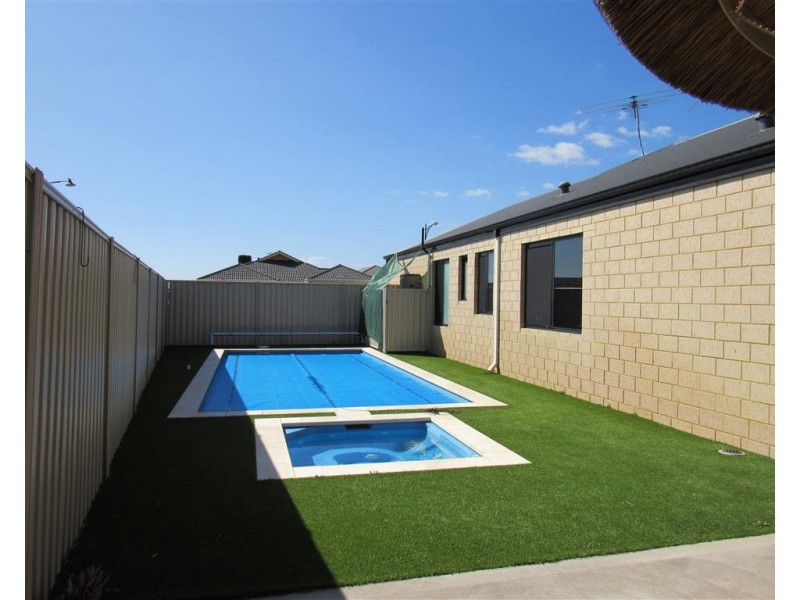 39 Coffs Bend, Secret Harbour WA 6173