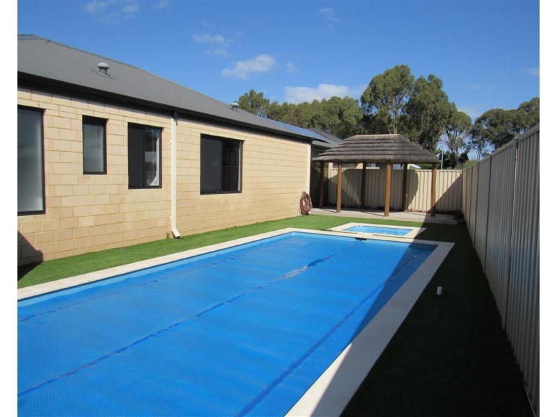 39 Coffs Bend, Secret Harbour WA 6173