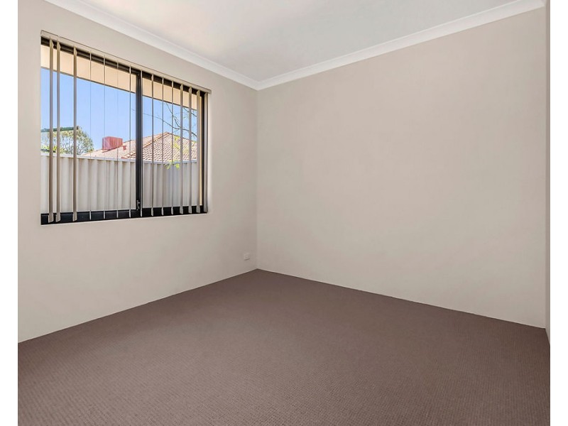 11 Fitzgibbon Road, Rockingham WA 6168
