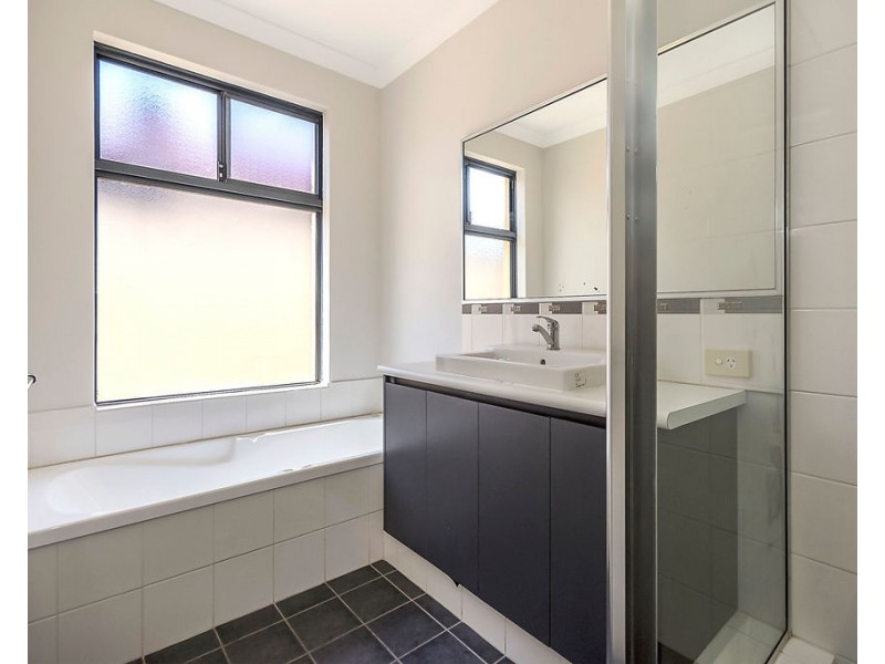 11 Fitzgibbon Road, Rockingham WA 6168