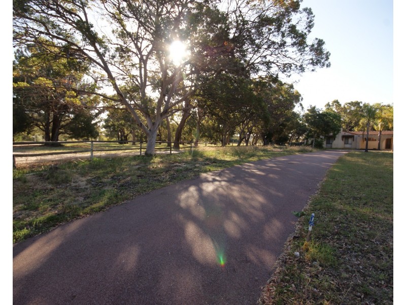 4b Pleasant Grove Circle, Falcon WA 6210