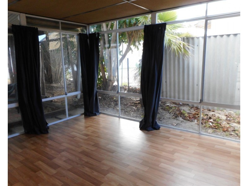 4 Flinders Lane, Rockingham WA 6168