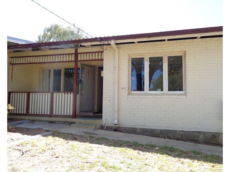 4B Robert Place, Calista WA 6167