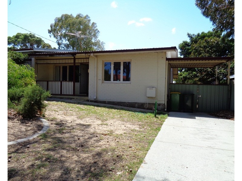 4B Robert Place, Calista WA 6167