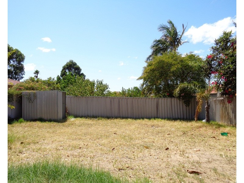 4B Robert Place, Calista WA 6167