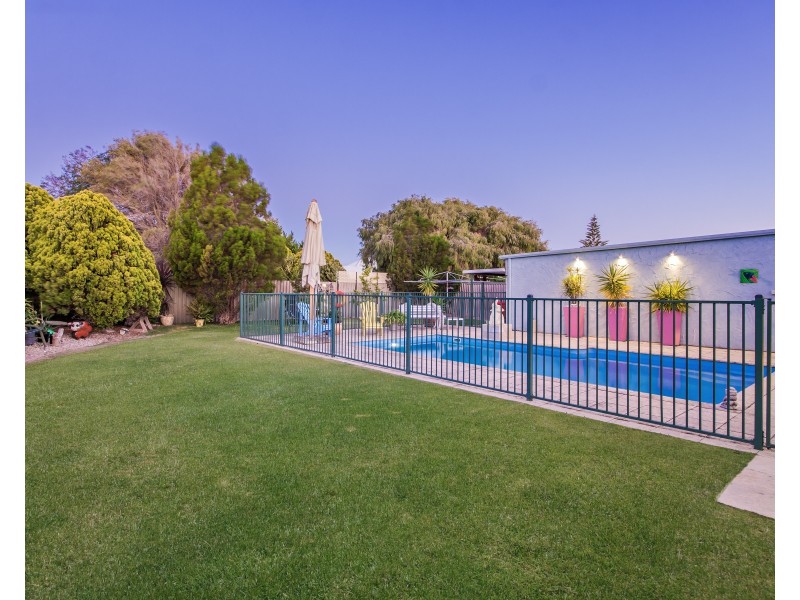 4 Charthouse Road, Safety Bay WA 6169