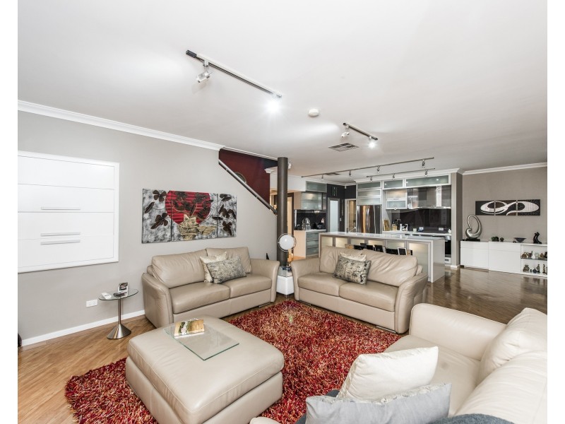 12 Long Beach Rise, Port Kennedy WA 6172