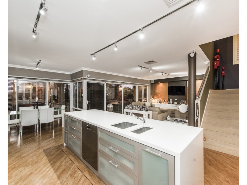 12 Long Beach Rise, Port Kennedy WA 6172