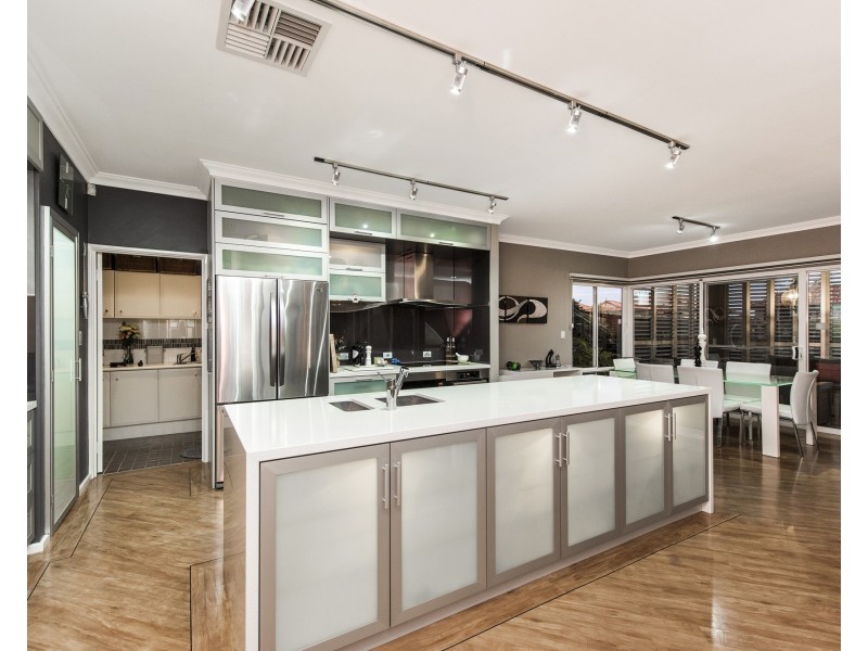 12 Long Beach Rise, Port Kennedy WA 6172