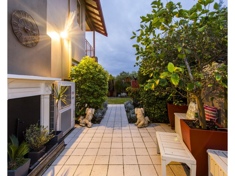 12 Long Beach Rise, Port Kennedy WA 6172