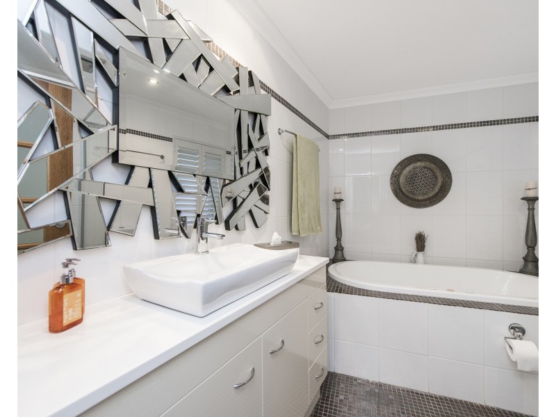 12 Long Beach Rise, Port Kennedy WA 6172