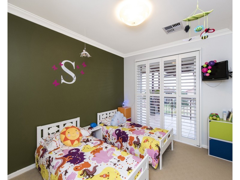 12 Long Beach Rise, Port Kennedy WA 6172