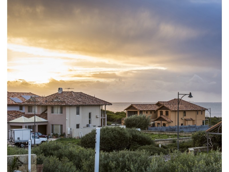 12 Long Beach Rise, Port Kennedy WA 6172