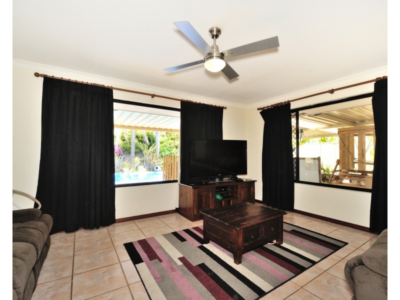 9 La Manche Avenue, Port Kennedy WA 6172