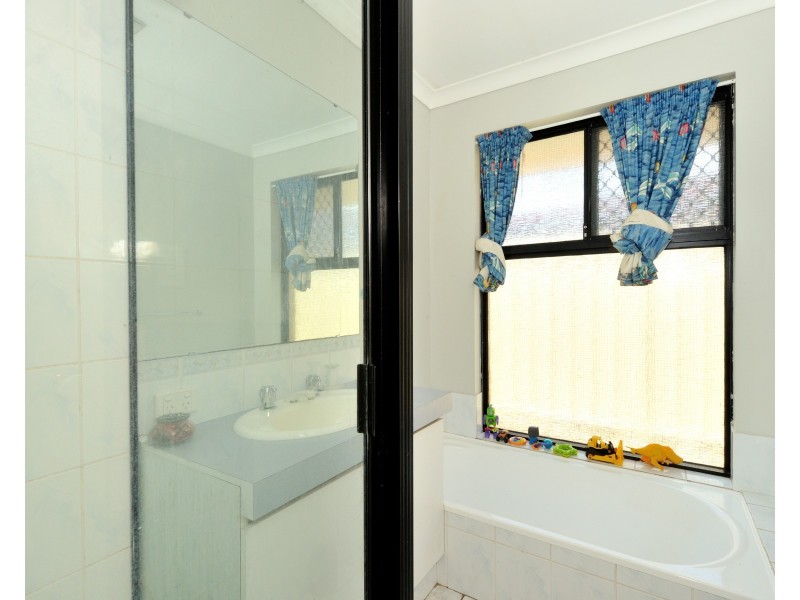 9 La Manche Avenue, Port Kennedy WA 6172