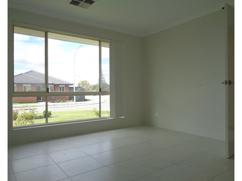 63 Bottlenose Circuit, Waikiki WA 6169