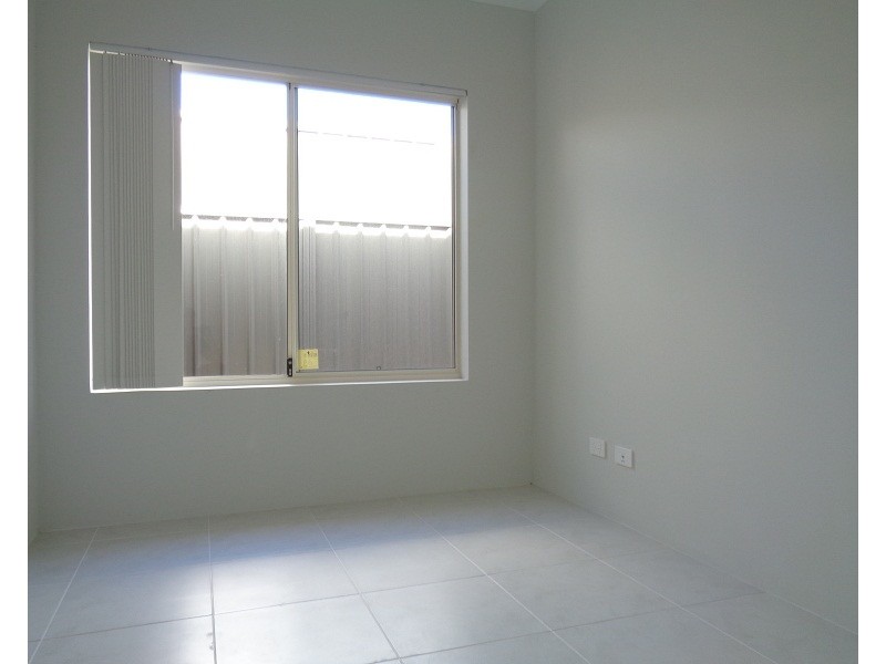 63 Bottlenose Circuit, Waikiki WA 6169