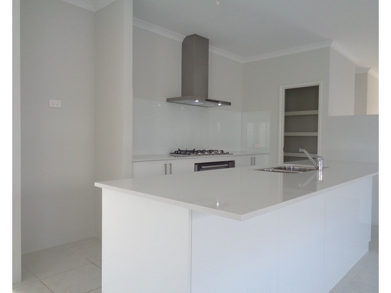 63 Bottlenose Circuit, Waikiki WA 6169