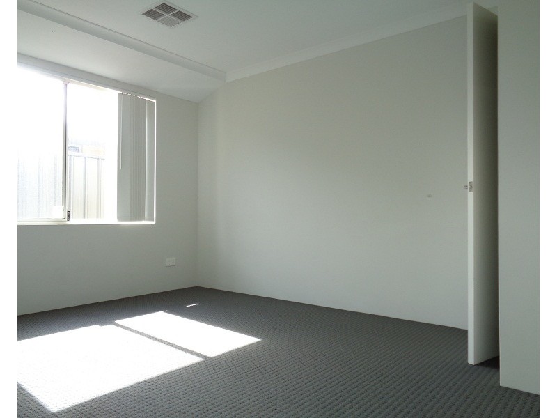 63 Bottlenose Circuit, Waikiki WA 6169