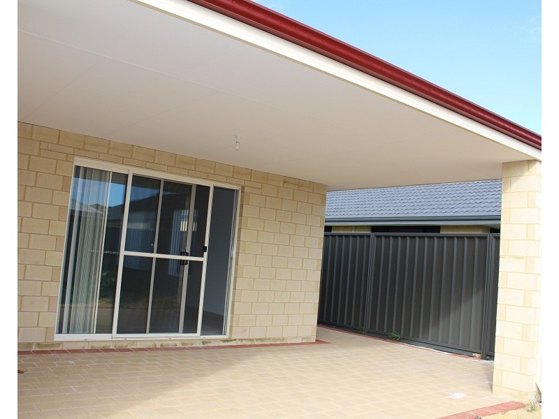 63 Bottlenose Circuit, Waikiki WA 6169