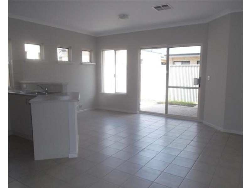 9/16 Westlinton Circle, Waikiki WA 6169