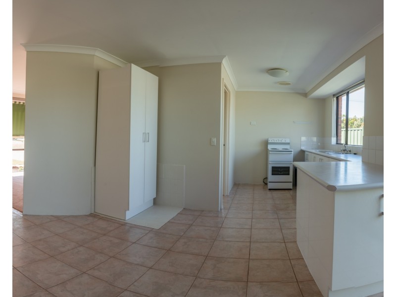 8  Knowle Way, Warnbro WA 6169