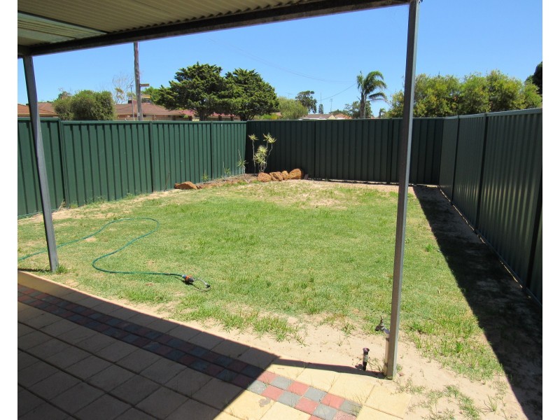 8  Knowle Way, Warnbro WA 6169