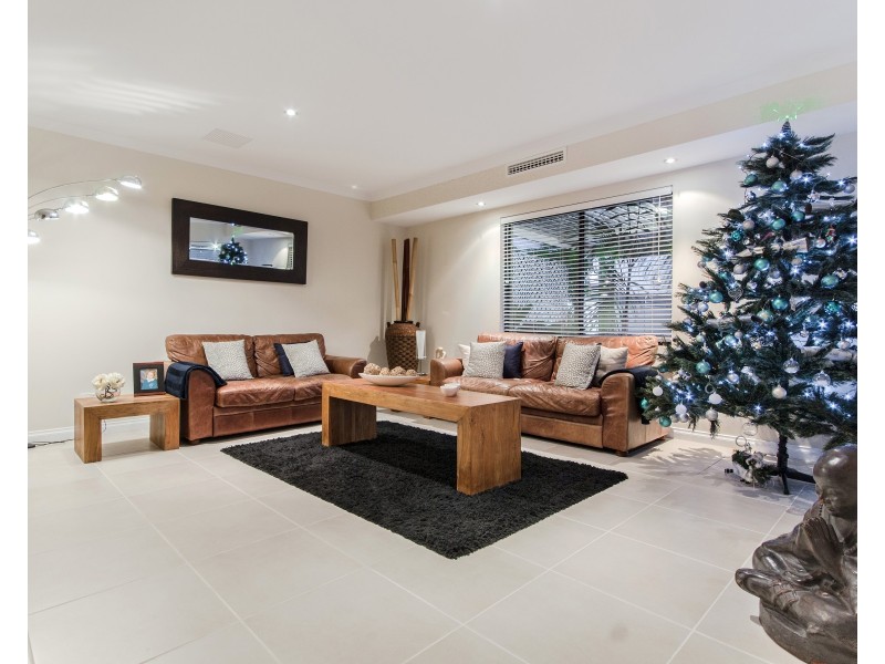 50 Bancoura Parkway, Secret Harbour WA 6173