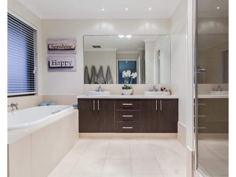 50 Bancoura Parkway, Secret Harbour WA 6173