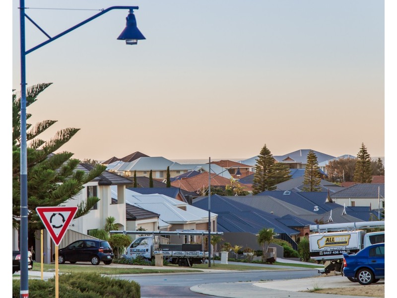 50 Bancoura Parkway, Secret Harbour WA 6173