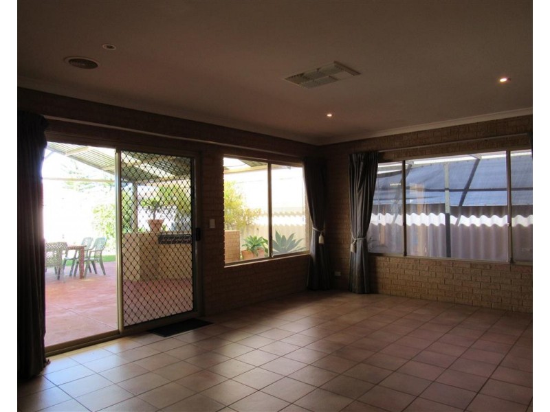 3 Java Place, Waikiki WA 6169