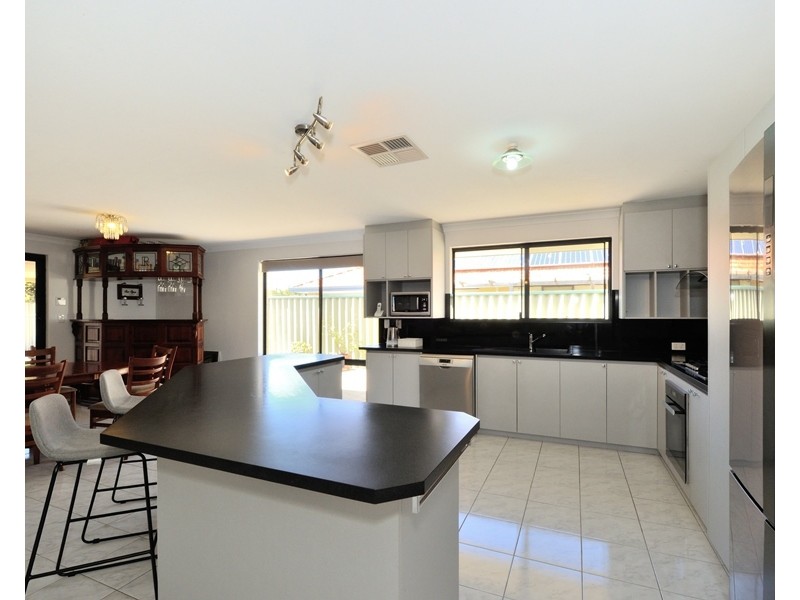 29 Bordeaux Ramble, Port Kennedy WA 6172